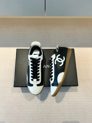 샤넬 스니커즈 카프스킨 & 엠보스드 스웨이드 카프스킨 블랙 화이트