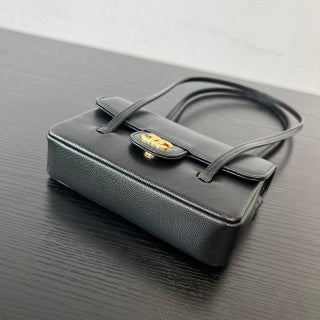 샤넬 스몰 플랩백 그레인드 샤이니 카프스킨 & 골드톤 메탈 블랙