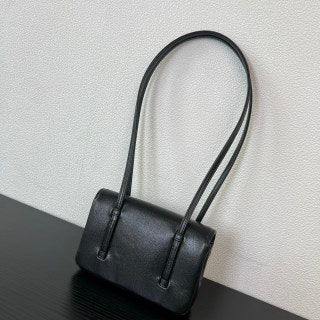 샤넬 스몰 플랩백 그레인드 샤이니 카프스킨 & 골드톤 메탈 블랙